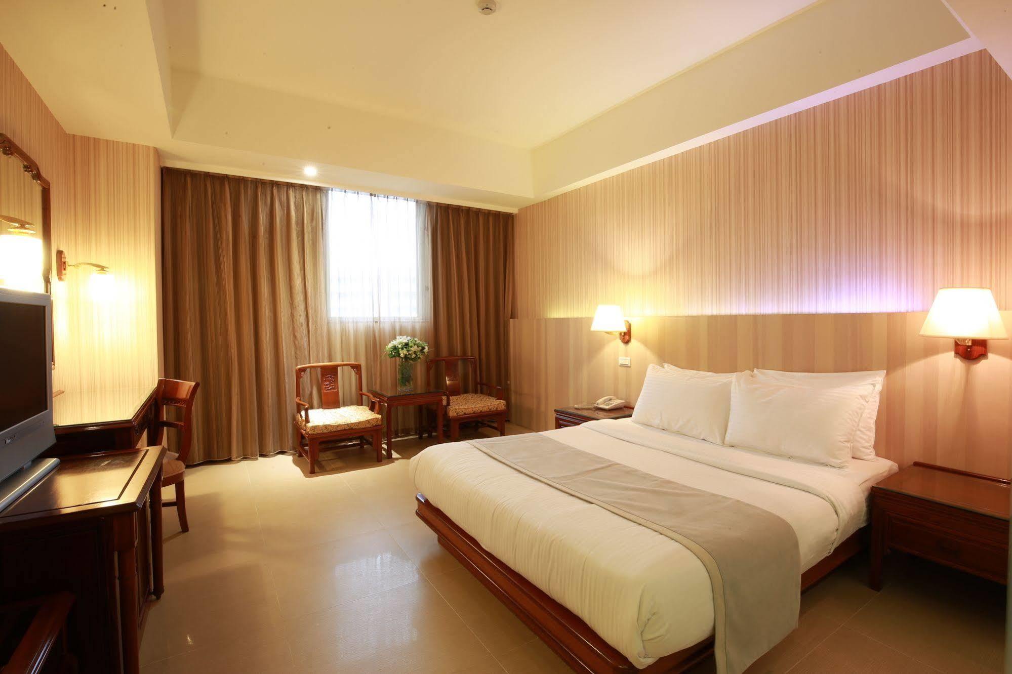 Highness Hotel Kujsan Kültér fotó