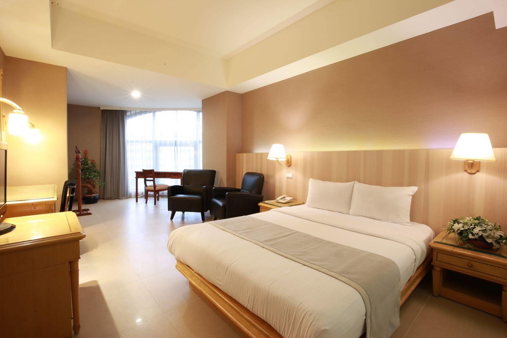 Highness Hotel Kujsan Kültér fotó