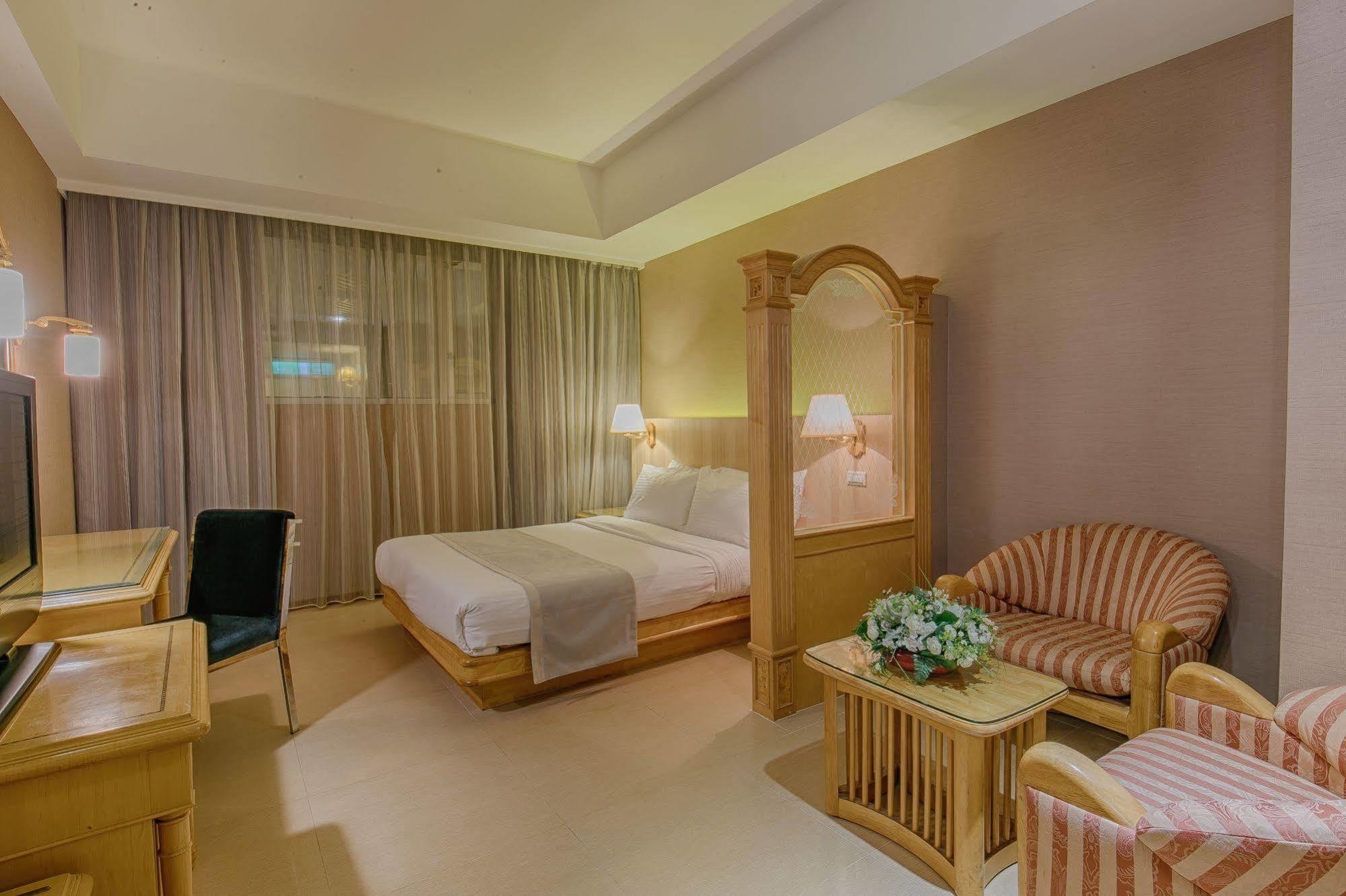 Highness Hotel Kujsan Kültér fotó