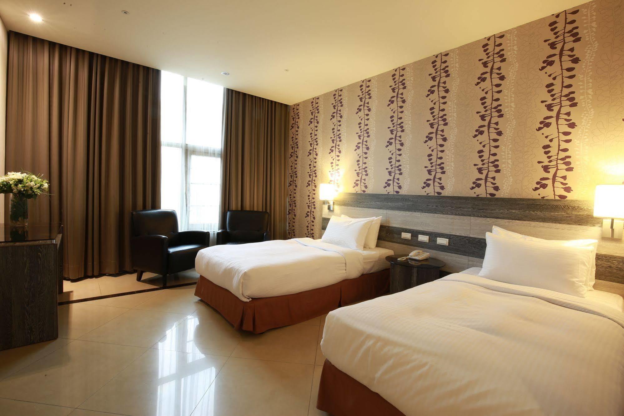 Highness Hotel Kujsan Kültér fotó