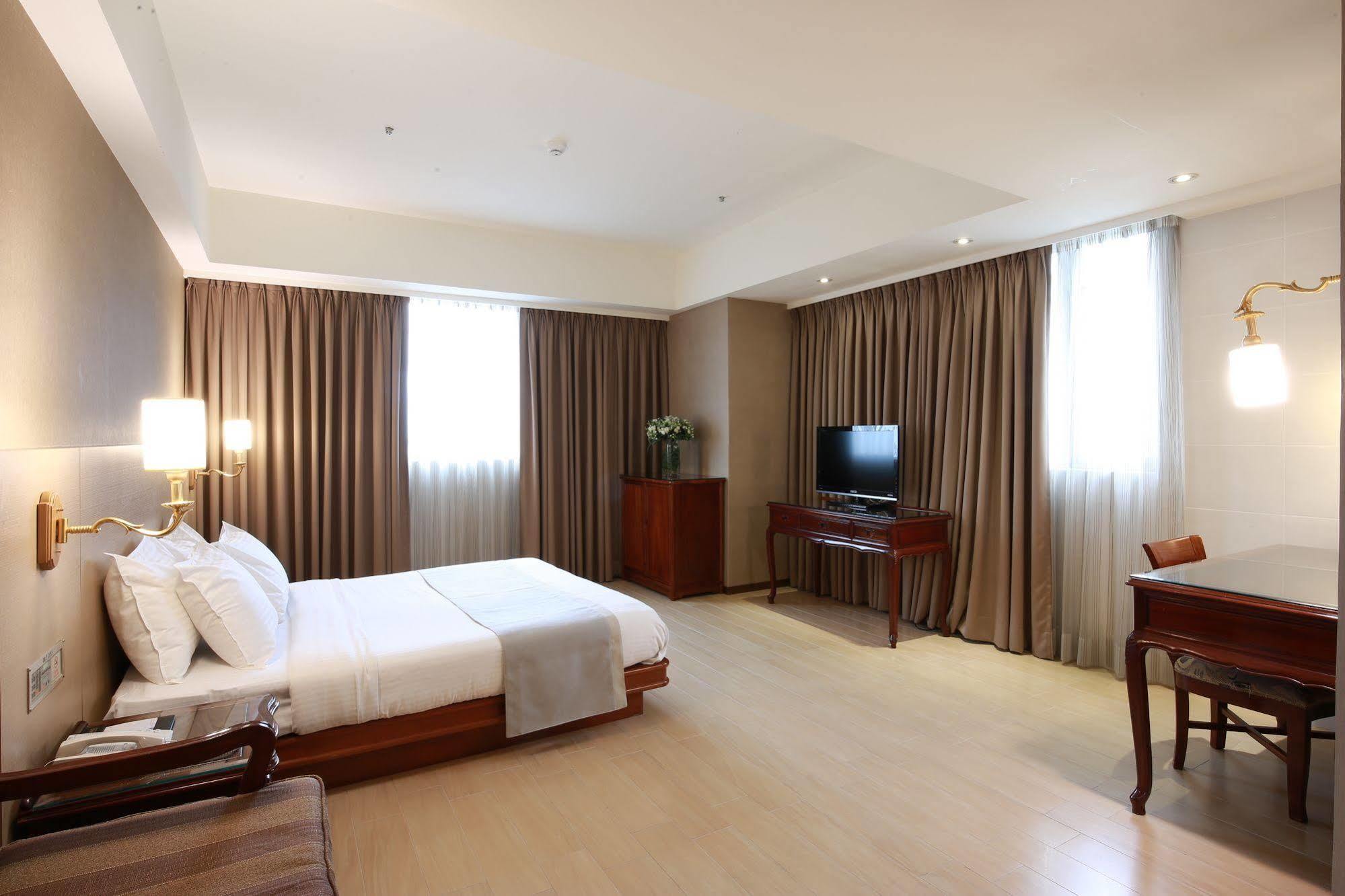 Highness Hotel Kujsan Kültér fotó