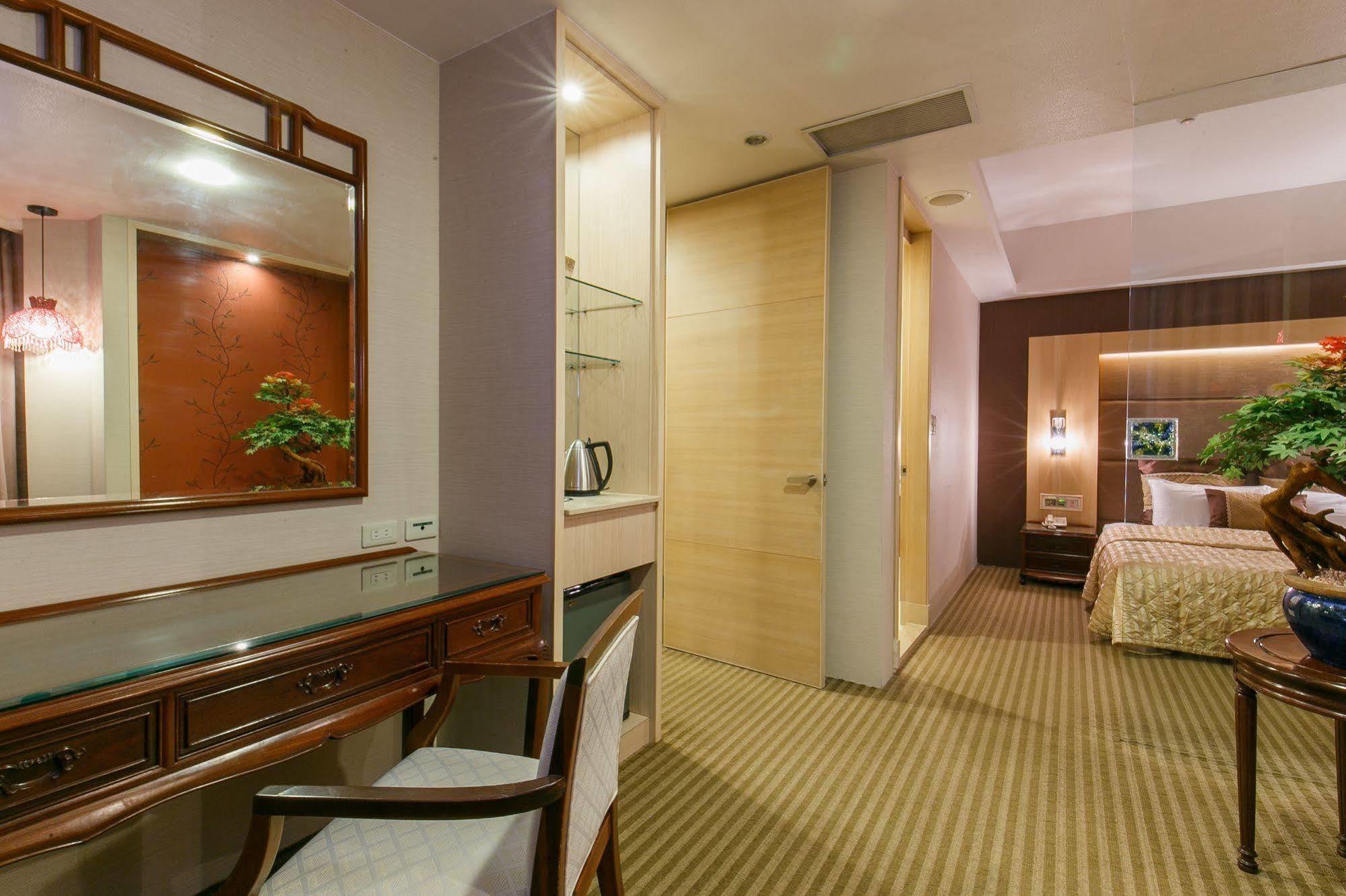 Highness Hotel Kujsan Kültér fotó