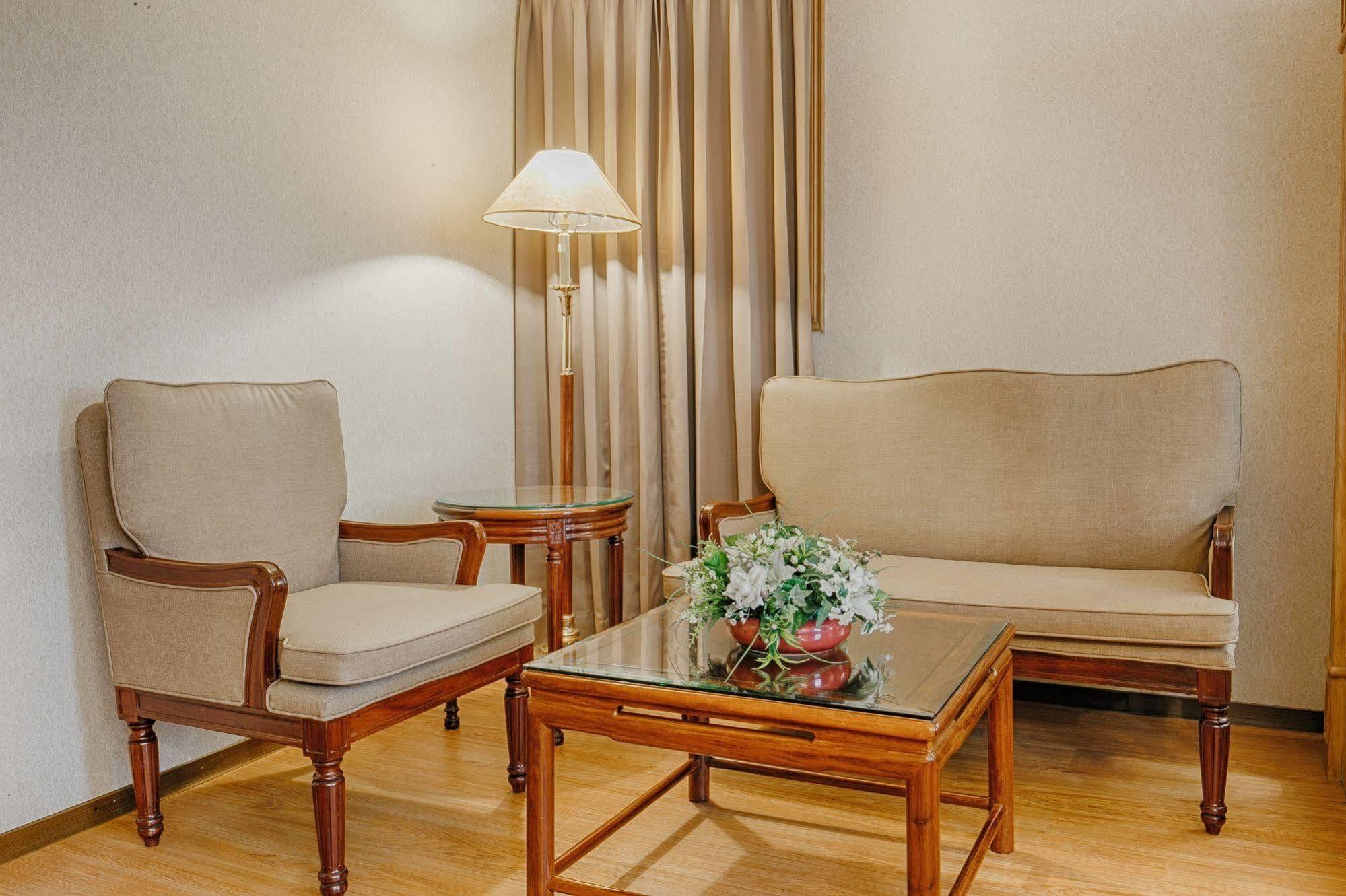 Highness Hotel Kujsan Kültér fotó